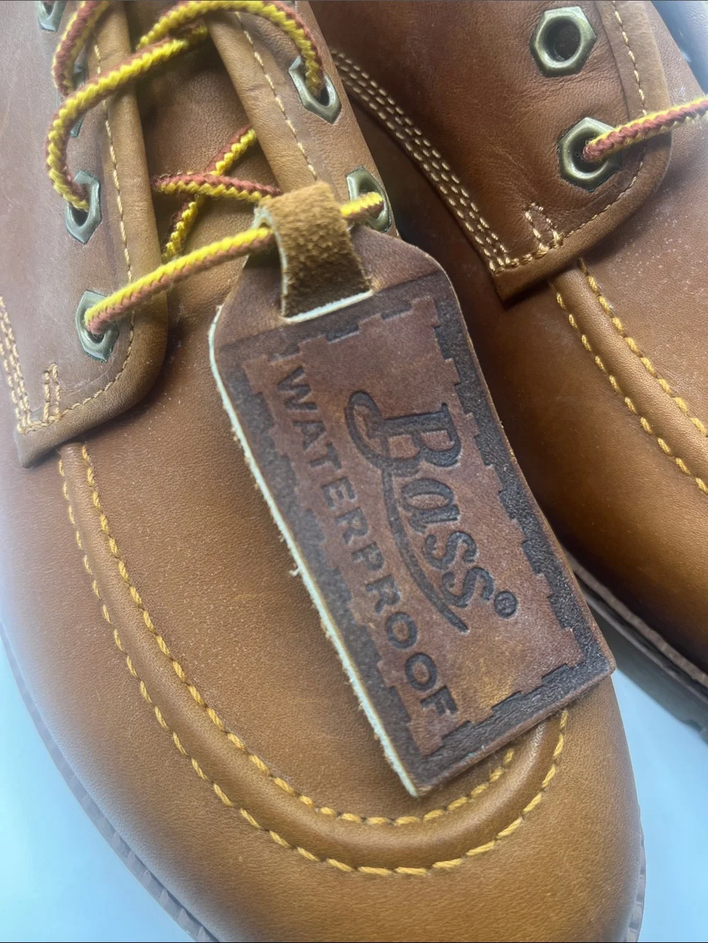 Bass Vintage Men’s Tan Leather Moc Toe  Shoes with Contrast Stitching